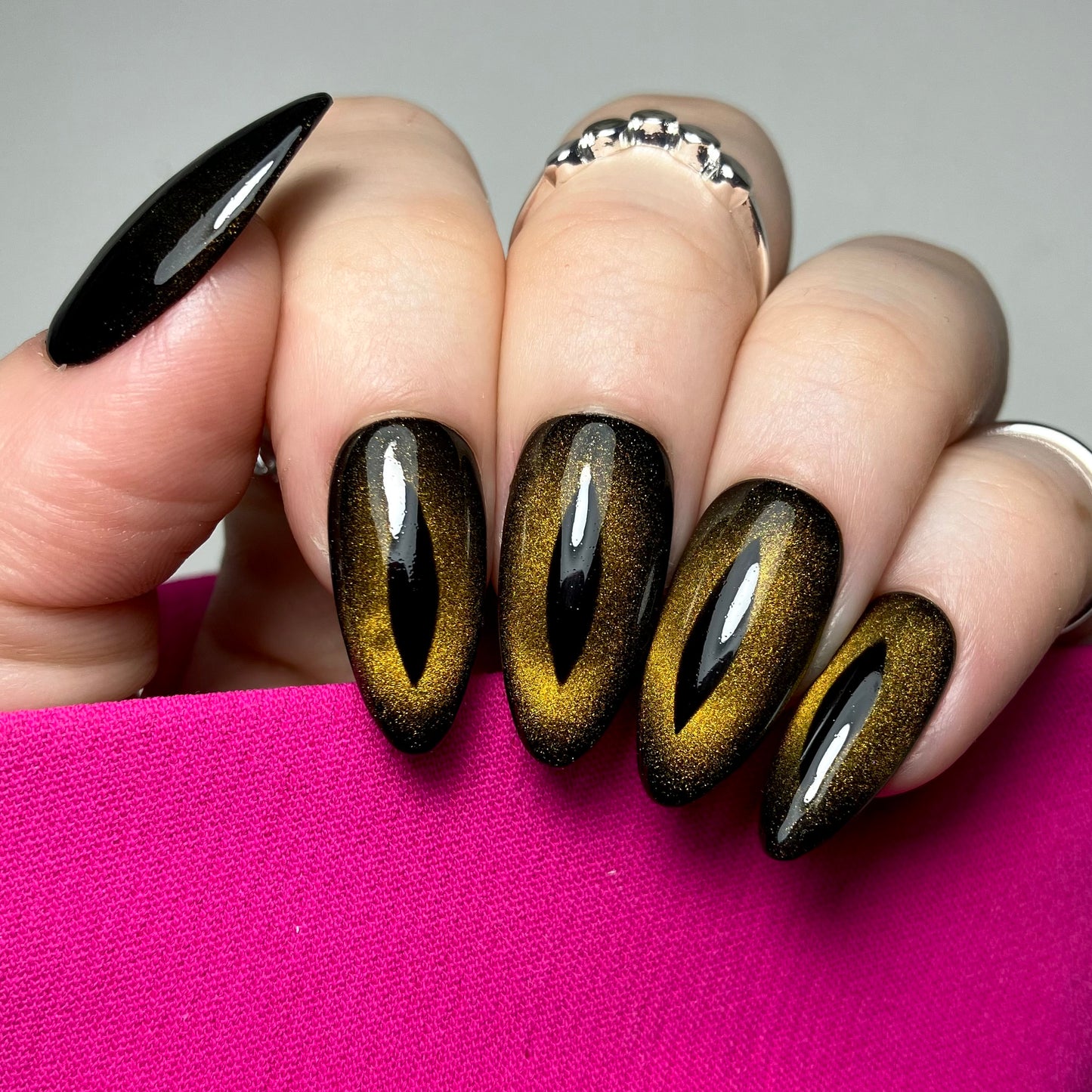 Dark Cat Eye Yellow - 8 - Gel Polish