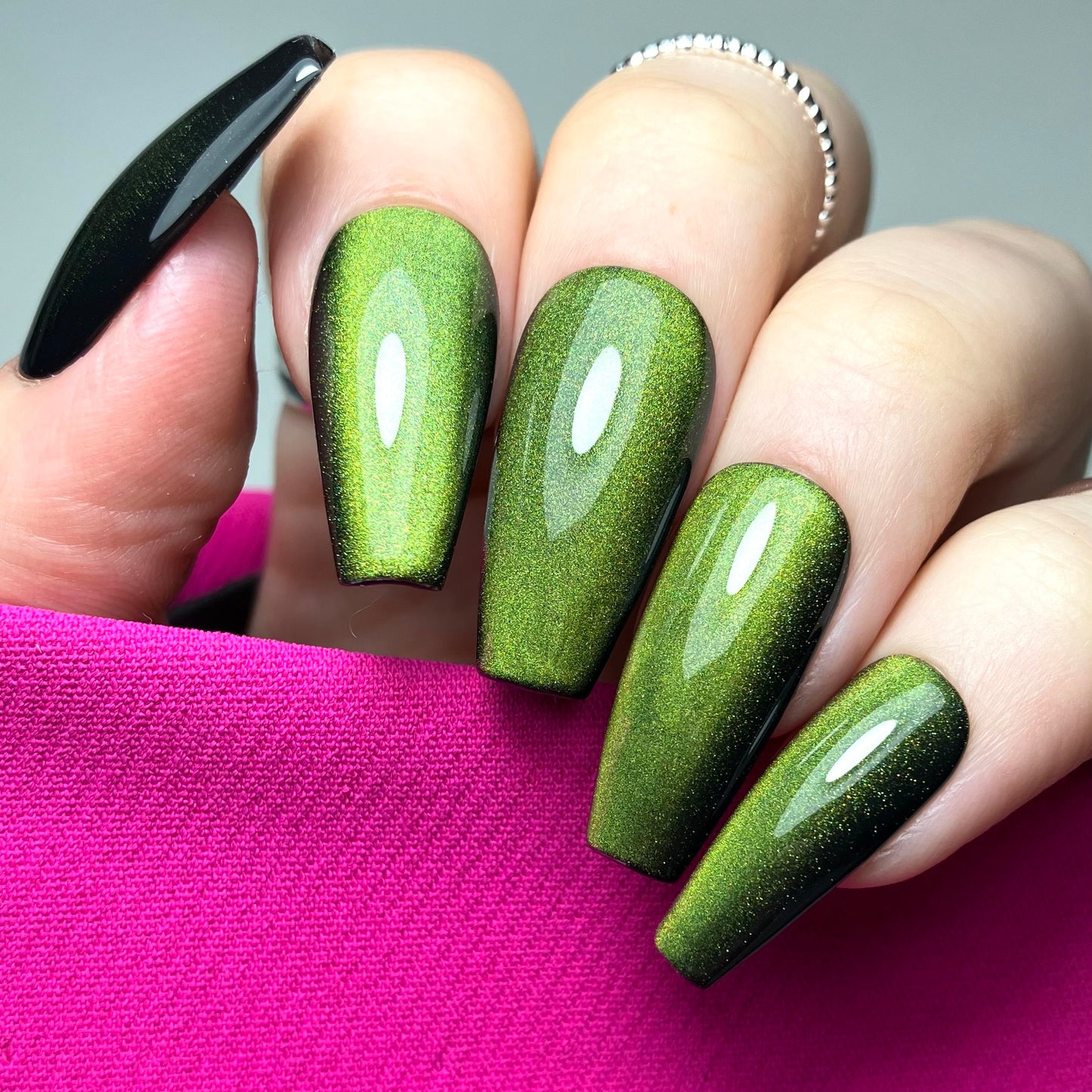 Dark Cat Eye Green - 7 - Gel Polish