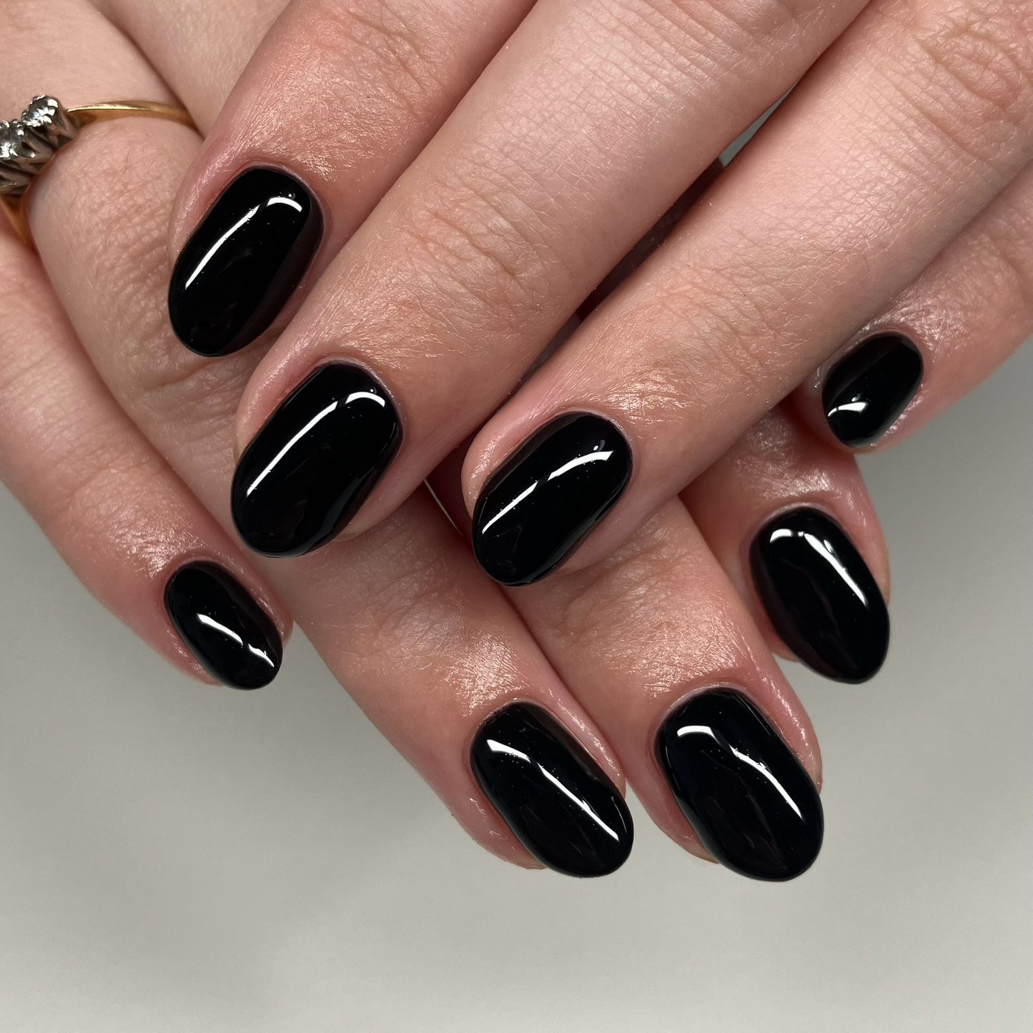 Black - 01 - Gel Polish