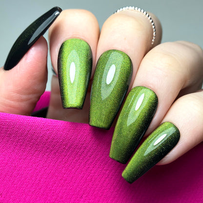 Dark Cat Eye Green - 7 - Gel Polish